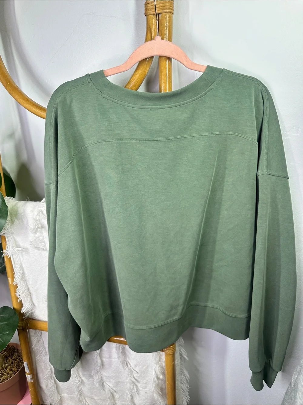 Lululemon Green Crewneck Pullover Sweater sz 16